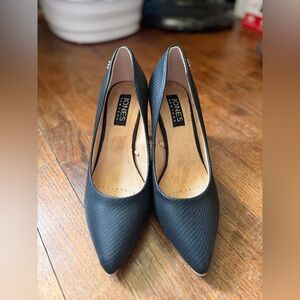 NWOT/B Jones New York Black Snakeskin Embossed Heels